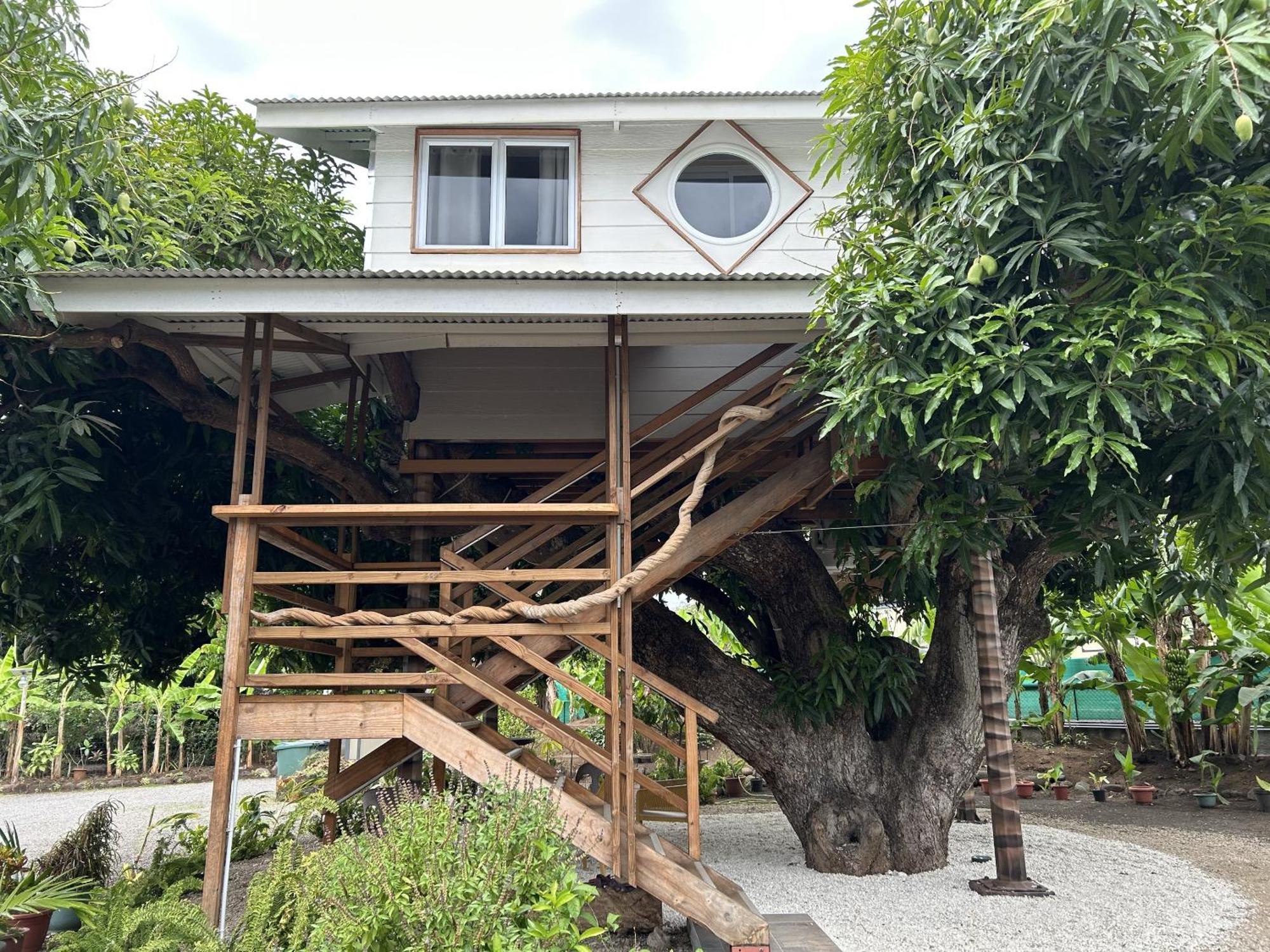 Pare Lodge Tahiti Pirae Екстериор снимка